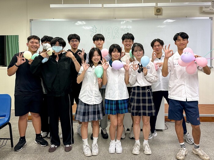 114學年度 (系學會) 制服日圖片