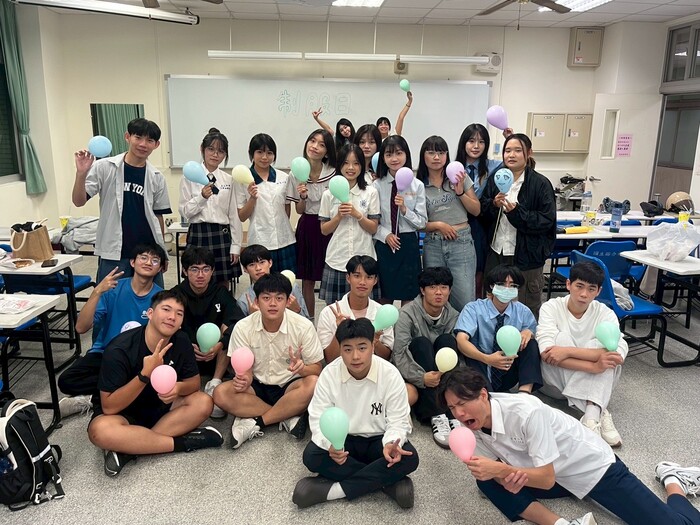 114學年度 (系學會) 制服日圖片