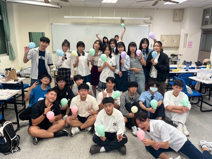 114學年度 (系學會) 制服日圖片