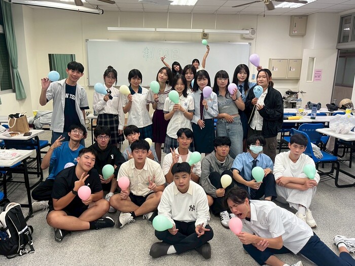 114學年度 (系學會) 制服日圖片