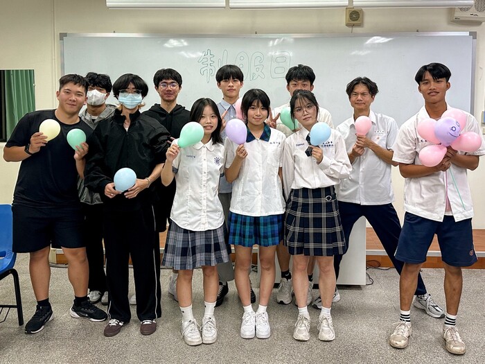 114學年度 (系學會) 制服日圖片