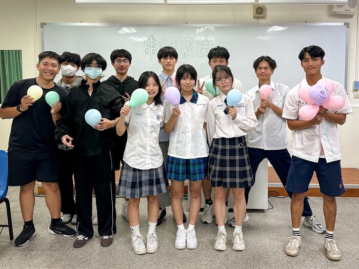 114學年度 (系學會) 制服日圖片