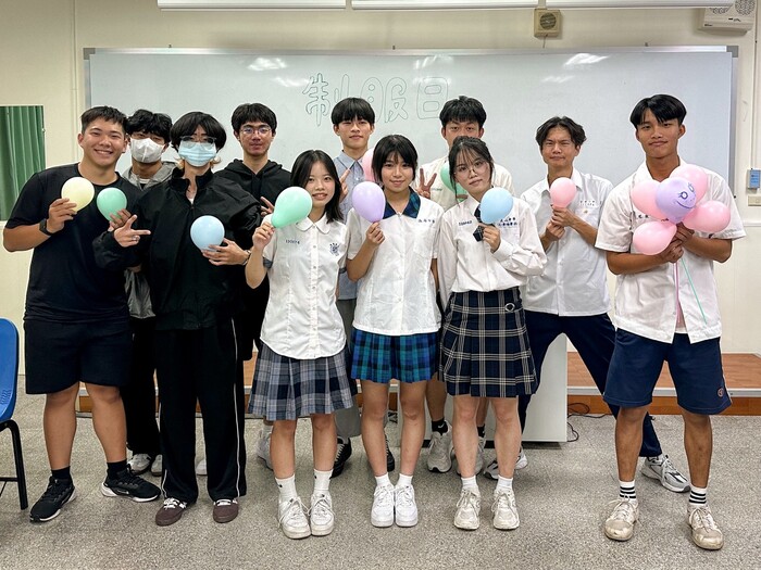 114學年度 (系學會) 制服日圖片